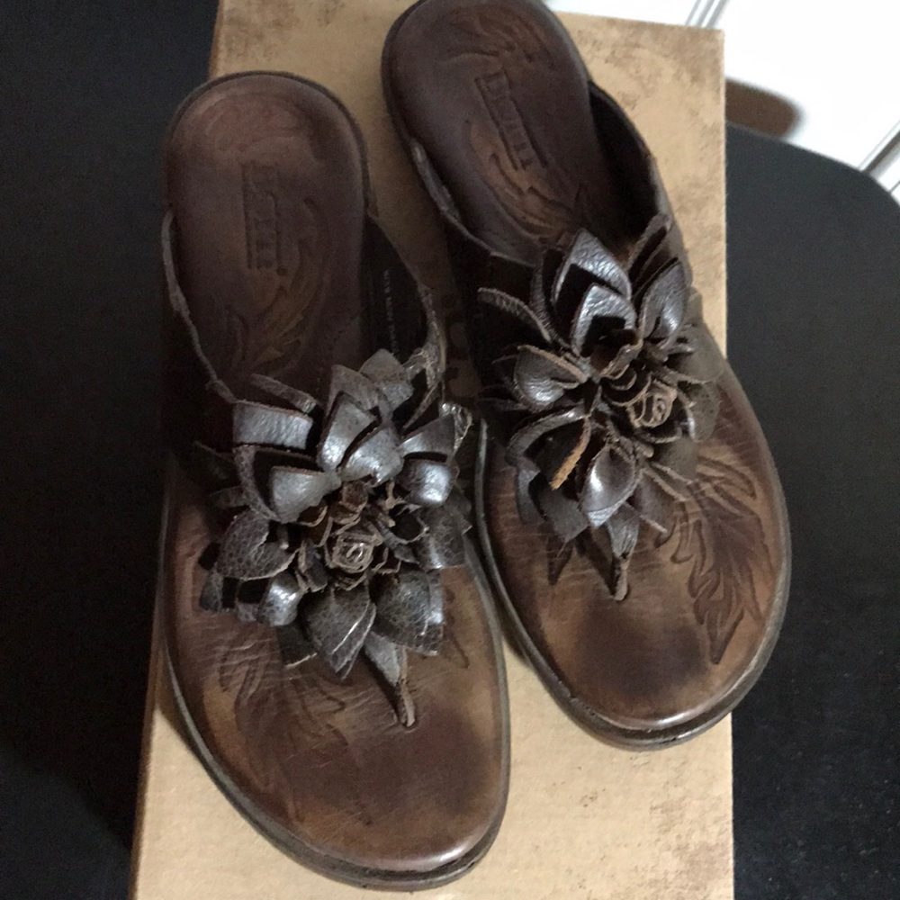 Like new Born brown leather sandals size 8